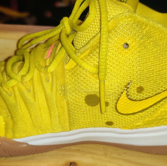 Nike Kyrie Irving x SpongeBob sneakers, kids size 1 - Picture 3 of 4